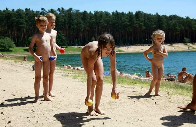 Big gallery family nudism photo [Naked nature] (natirist beauty)