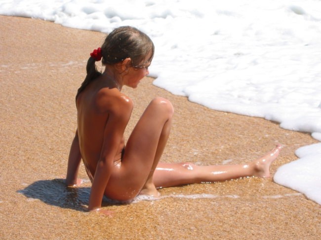 Purenudism gallery 35 - sea beach and warm sand (natirist beauty)